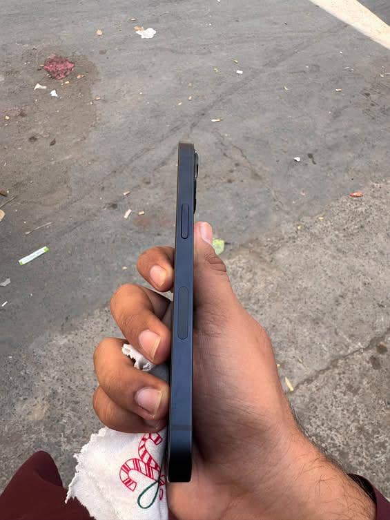 Apple iPhone 13 4