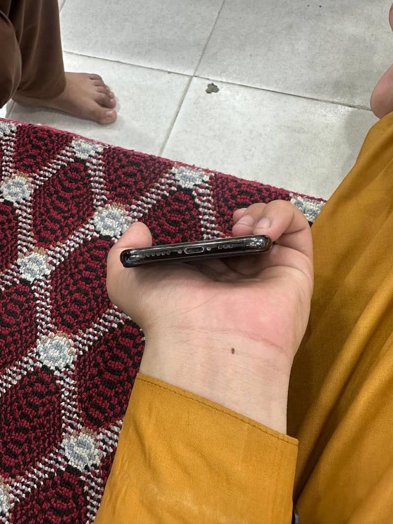 Apple iPhone XS 1