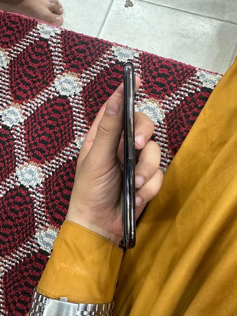 Apple iPhone XS 3