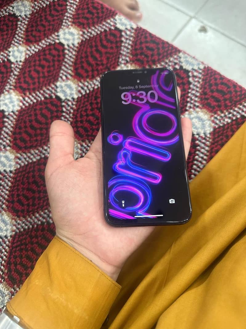 Apple iPhone XS 5