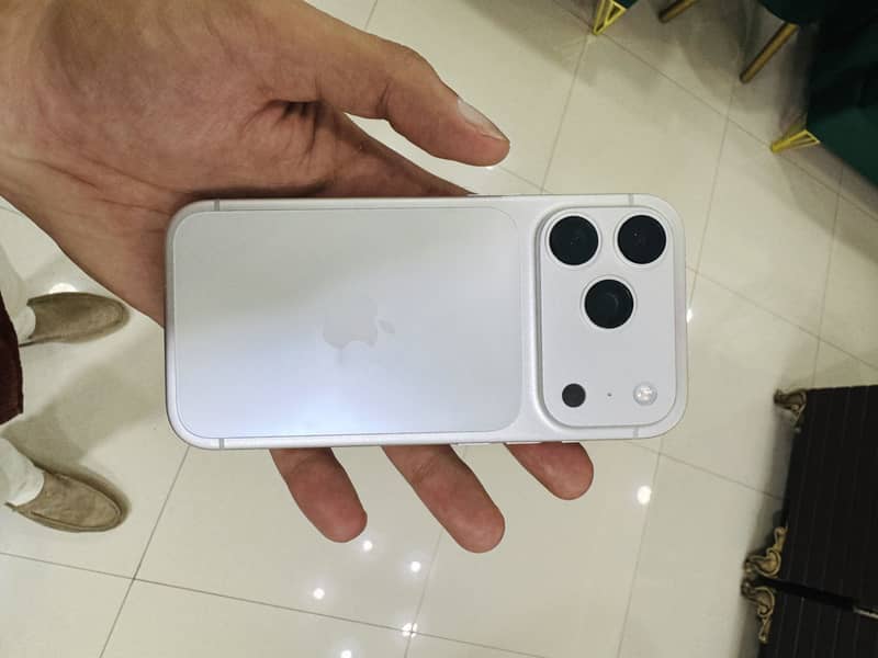 Apple iPhone 17 Pro 0