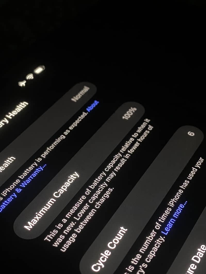 Apple iPhone 16e 2