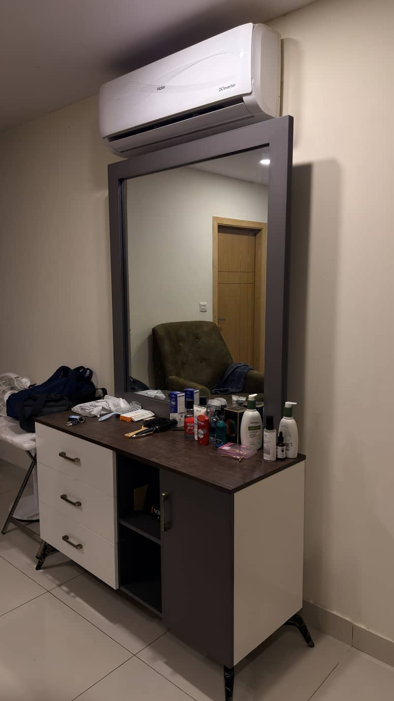 Dressing Table 0