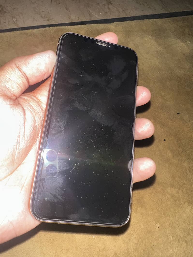 Apple iPhone 11 pro 4