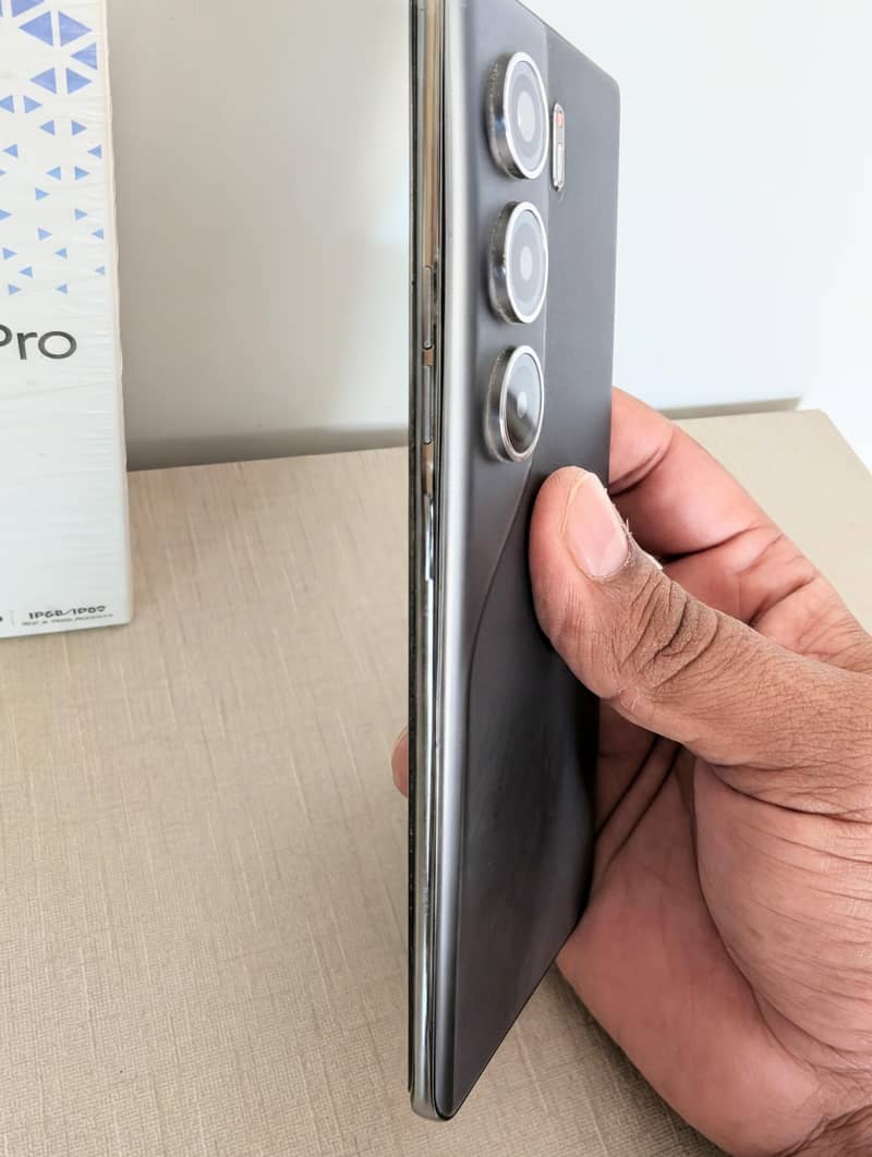 Tecno CAMON 40 Pro 1
