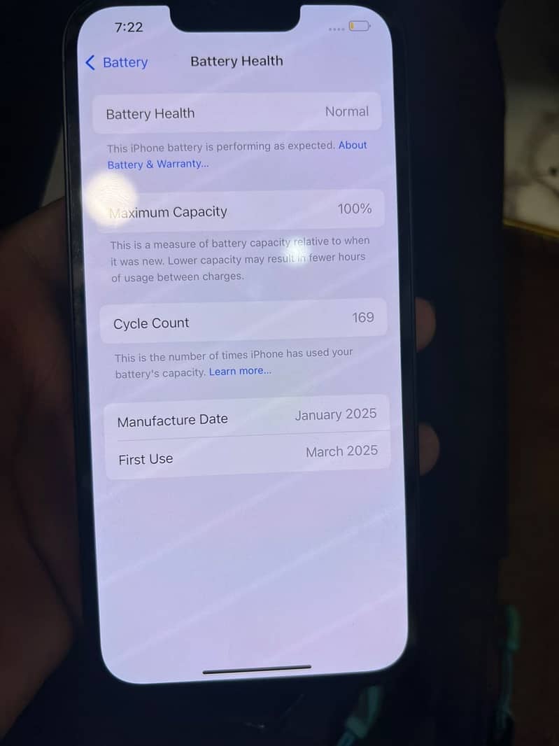 Apple iPhone 16e 5