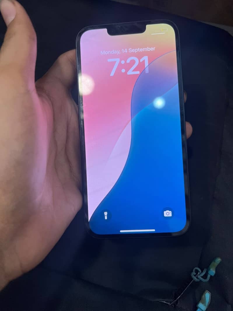 Apple iPhone 16e 6