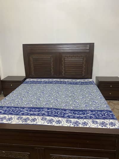 Double bed for sale in ghouri town