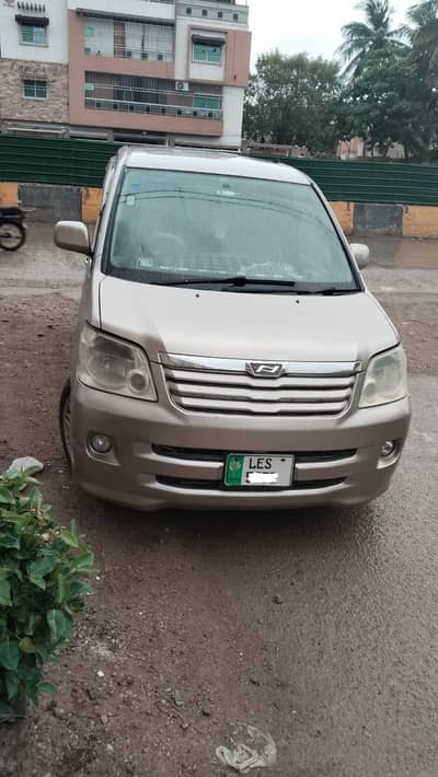Toyota Noah 2004