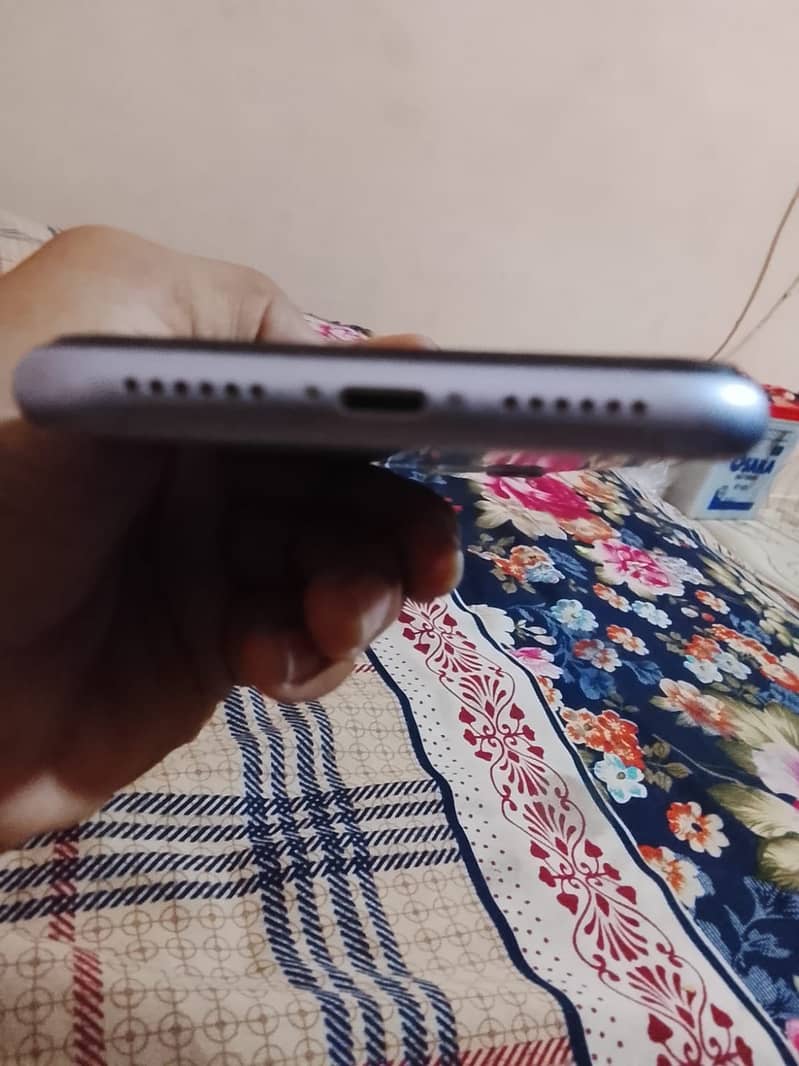 Apple iPhone 11 3