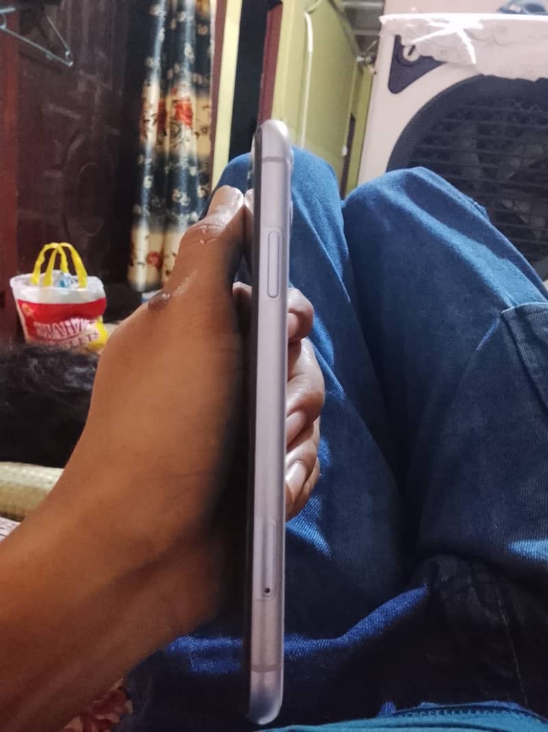 Apple iPhone 11 6