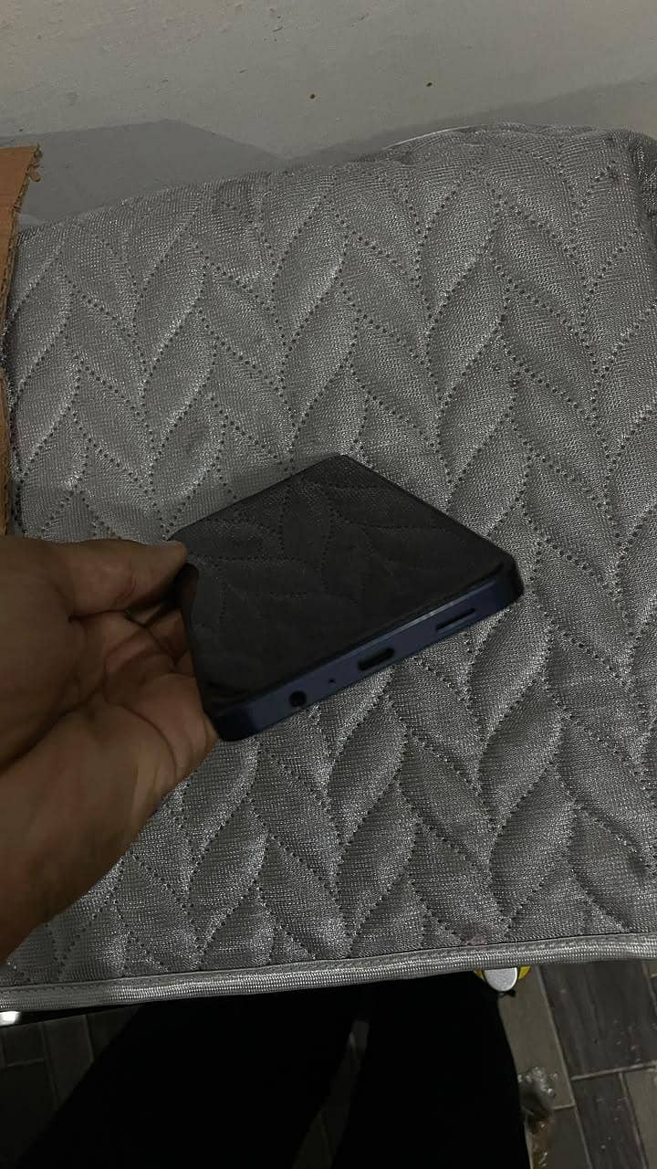 Samsung Mobile A06 7