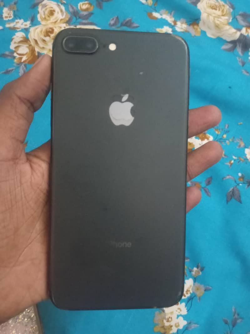 Apple iPhone 8 Plus 1