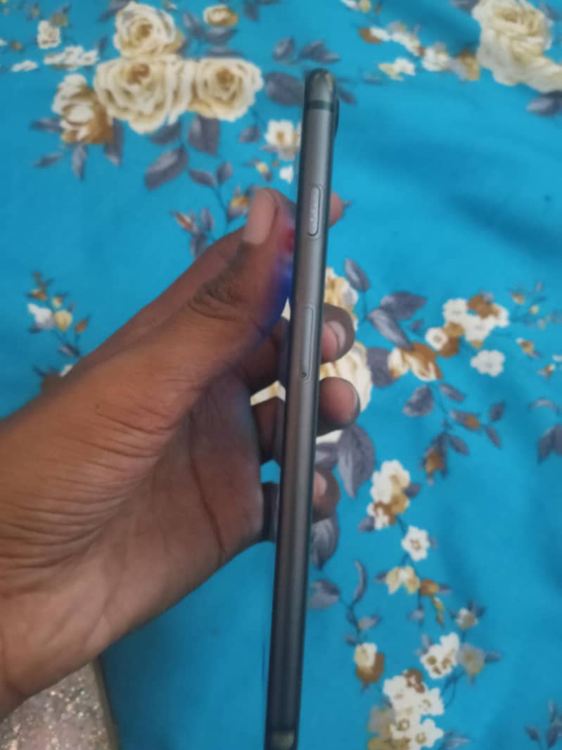 Apple iPhone 8 Plus 2