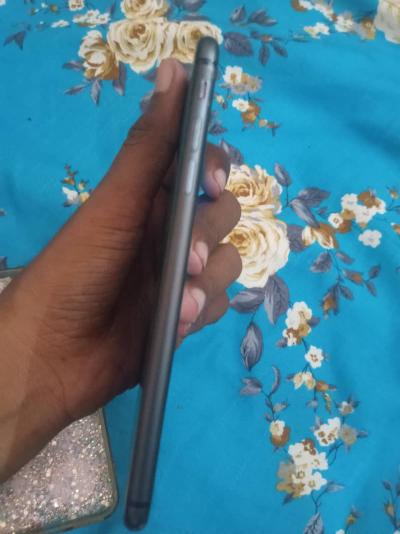 Apple iPhone 8 Plus 3