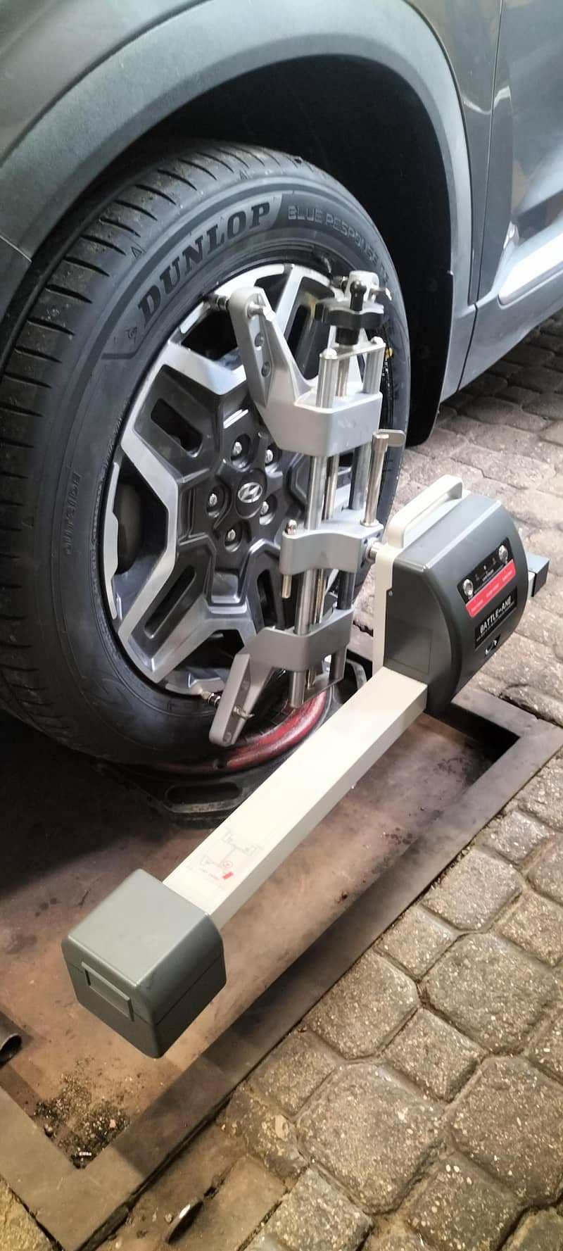 Wheel Alignment Machine 10
