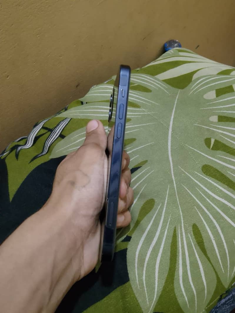 Apple iPhone 12 3