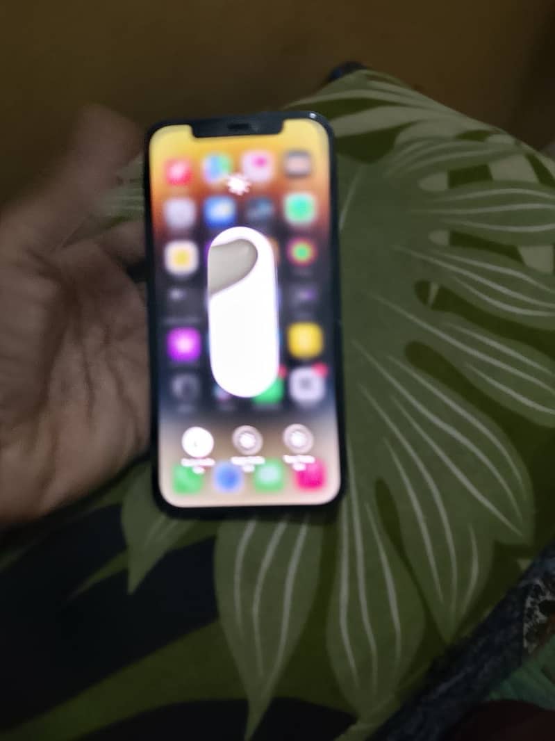 Apple iPhone 12 4