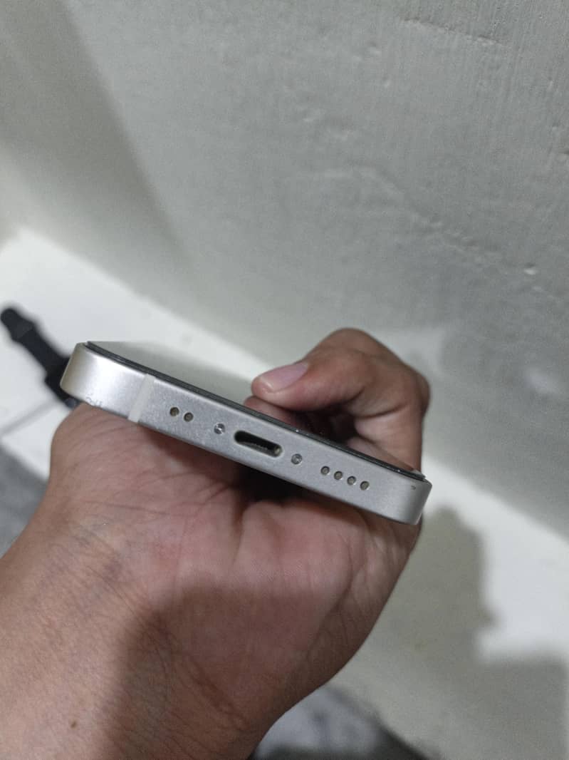 Apple iPhone 13 mini 4
