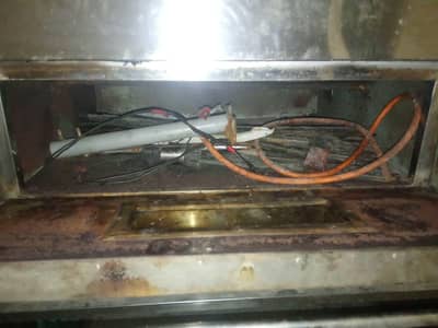 pizza oven pizza maker urgent salee bas wash hony Wala hy. 03296225940