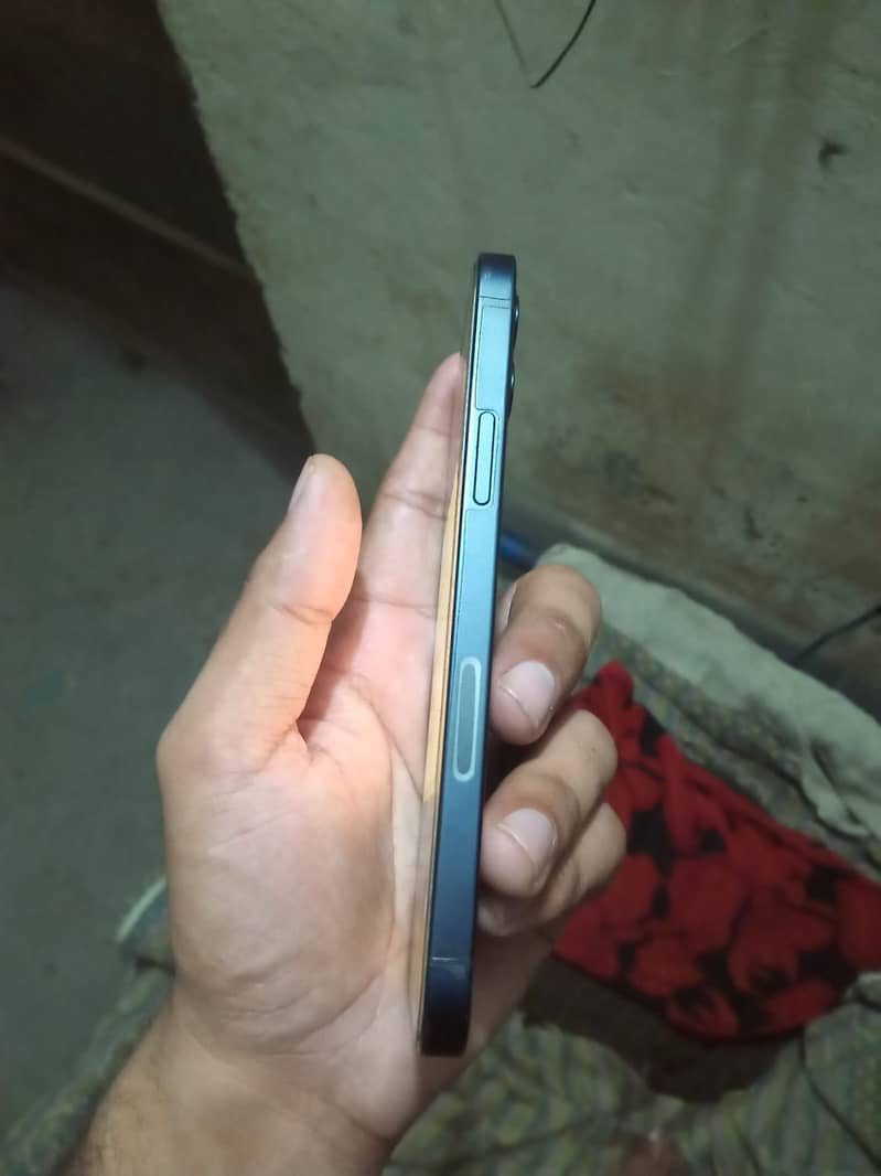Apple iPhone 12 3