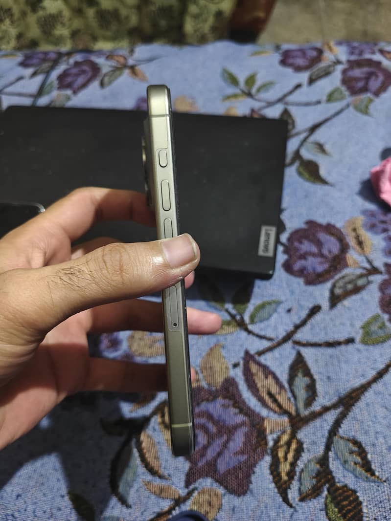 Apple iPhone 15 Pro 1