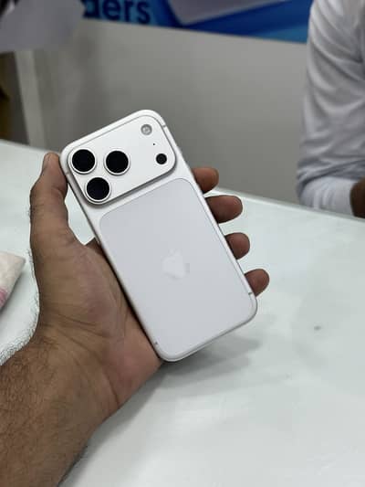 17 PRO NON 256 GB