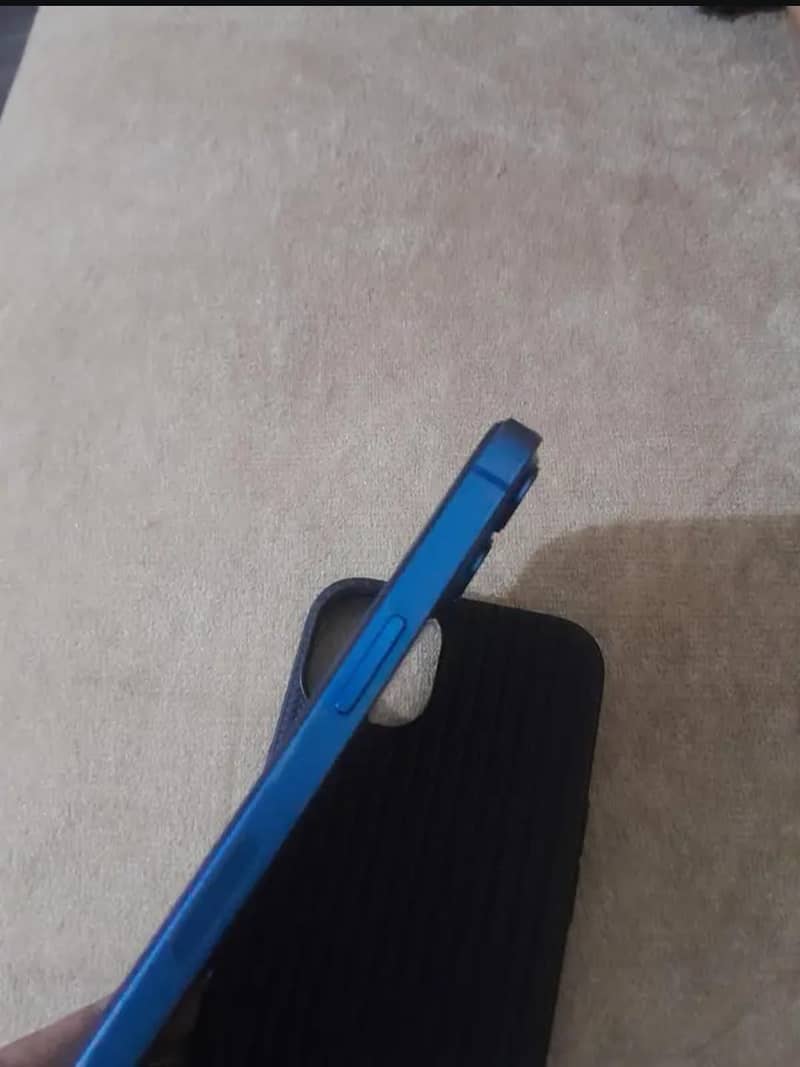 Apple iPhone 13 3