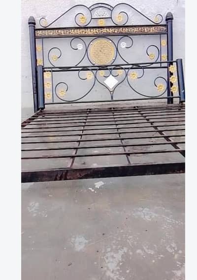 Iron double Bed in very good condition.