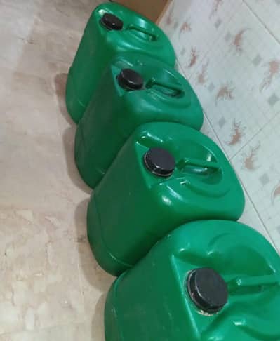 Water cans available for sell 30-40 liters in new condition