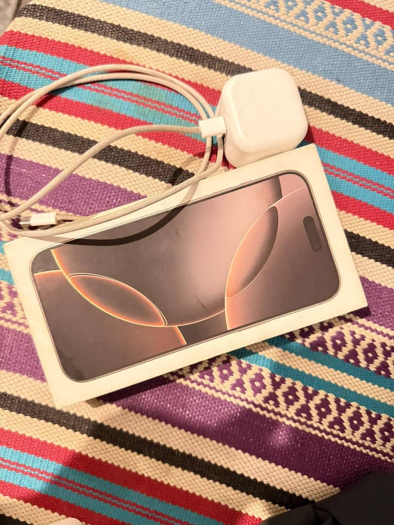 Apple iPhone 16 Pro Max 2
