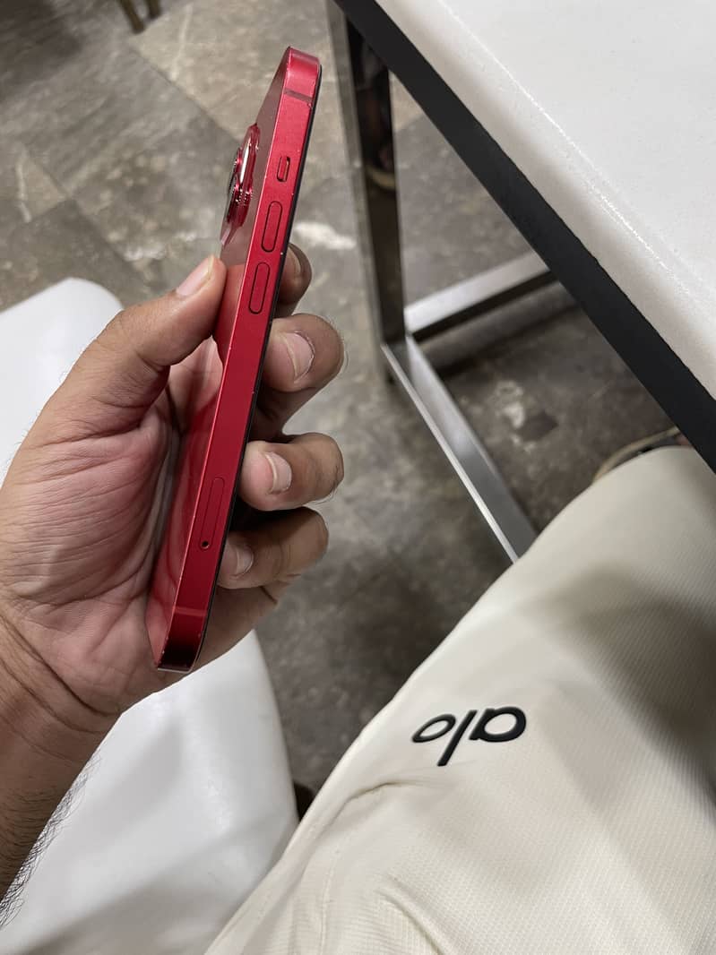 Apple iPhone 13 2