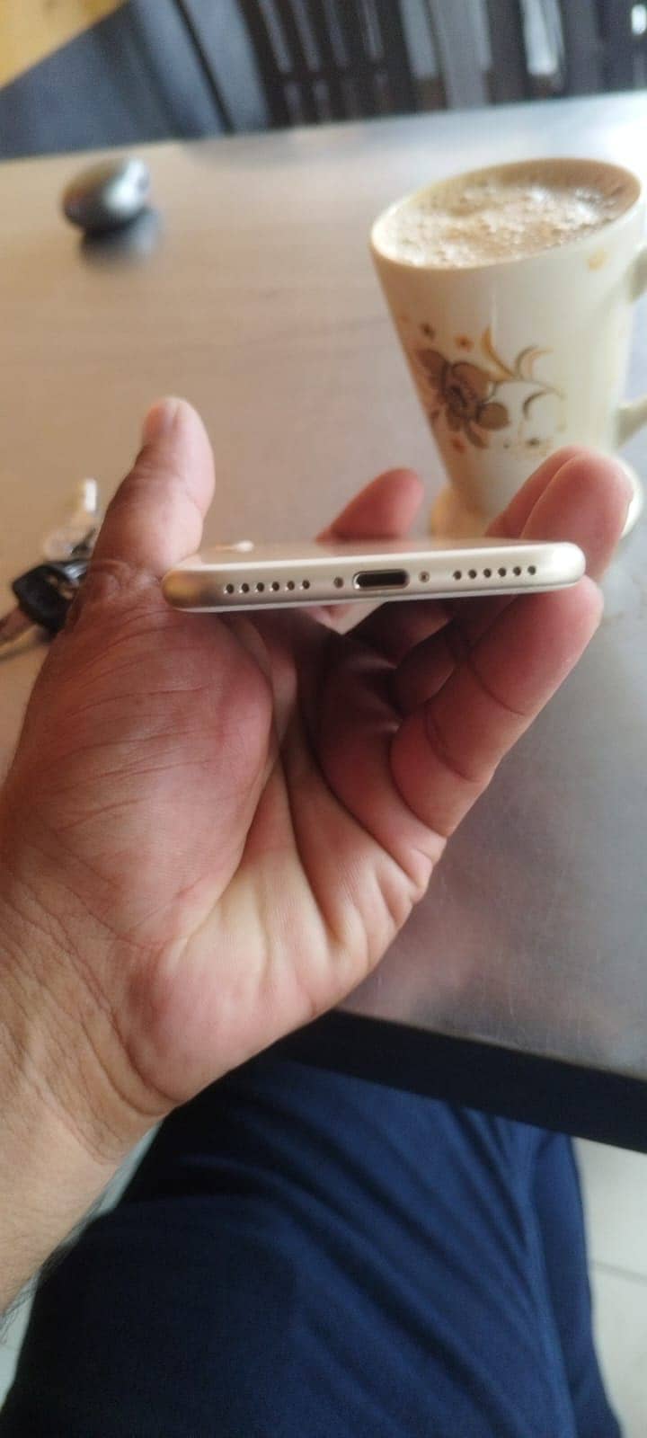Apple iPhone 7 3