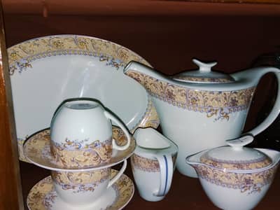 Beautiful 8 Person Dinner Set – Elegant Crockery Set