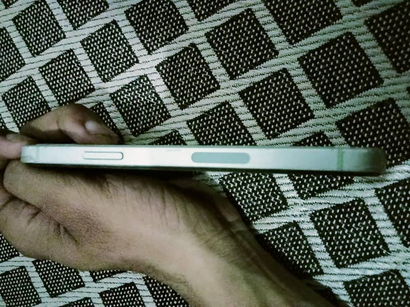 Apple iPhone 12 3