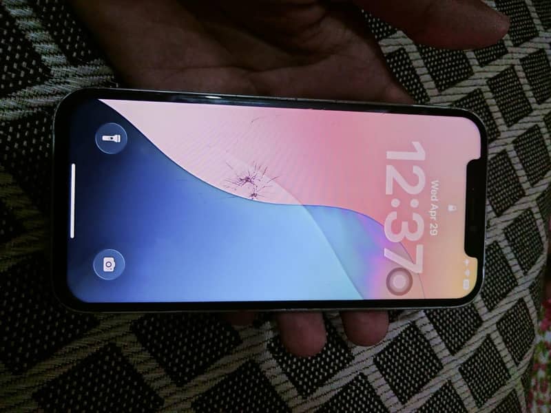 Apple iPhone 12 4