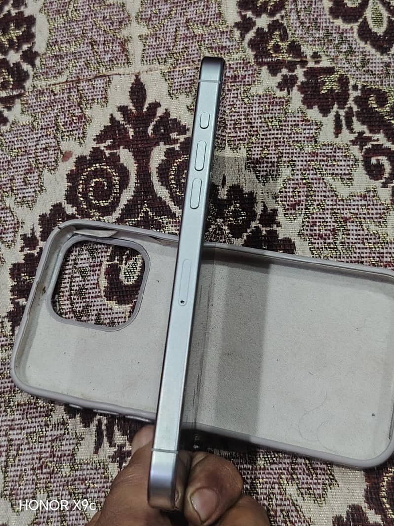 Apple iPhone 15  Pro Max 1