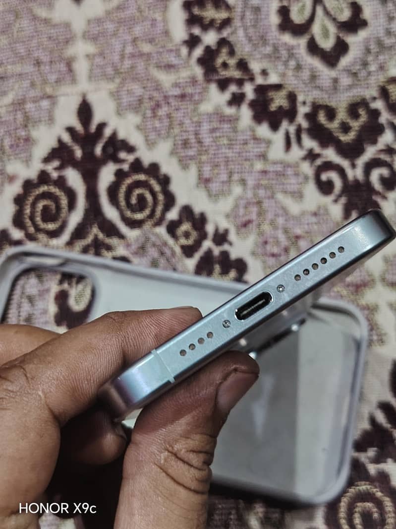 Apple iPhone 15  Pro Max 3