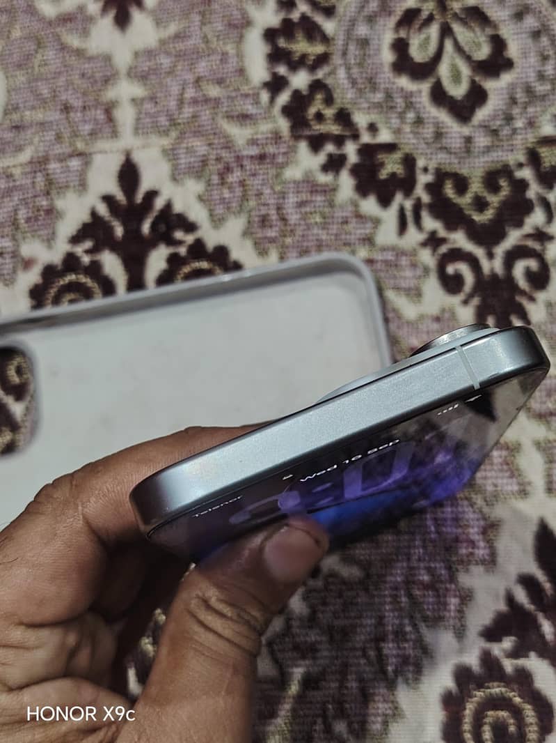 Apple iPhone 15  Pro Max 5