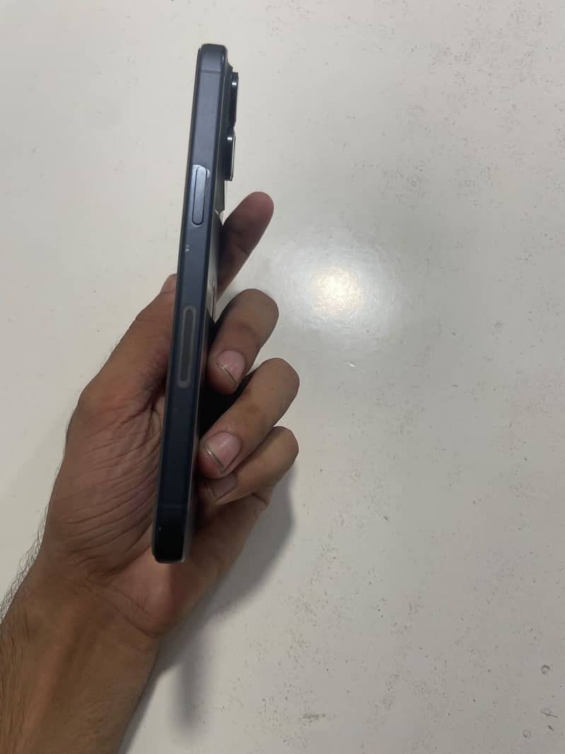 Apple iPhone 15 Pro Max 3