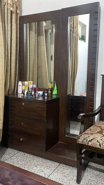 dressing table modern design new dark brown colour in good condition