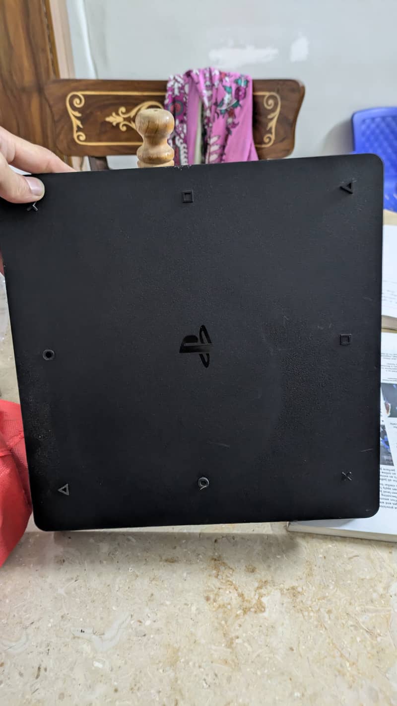 Ps 4 slim 1
