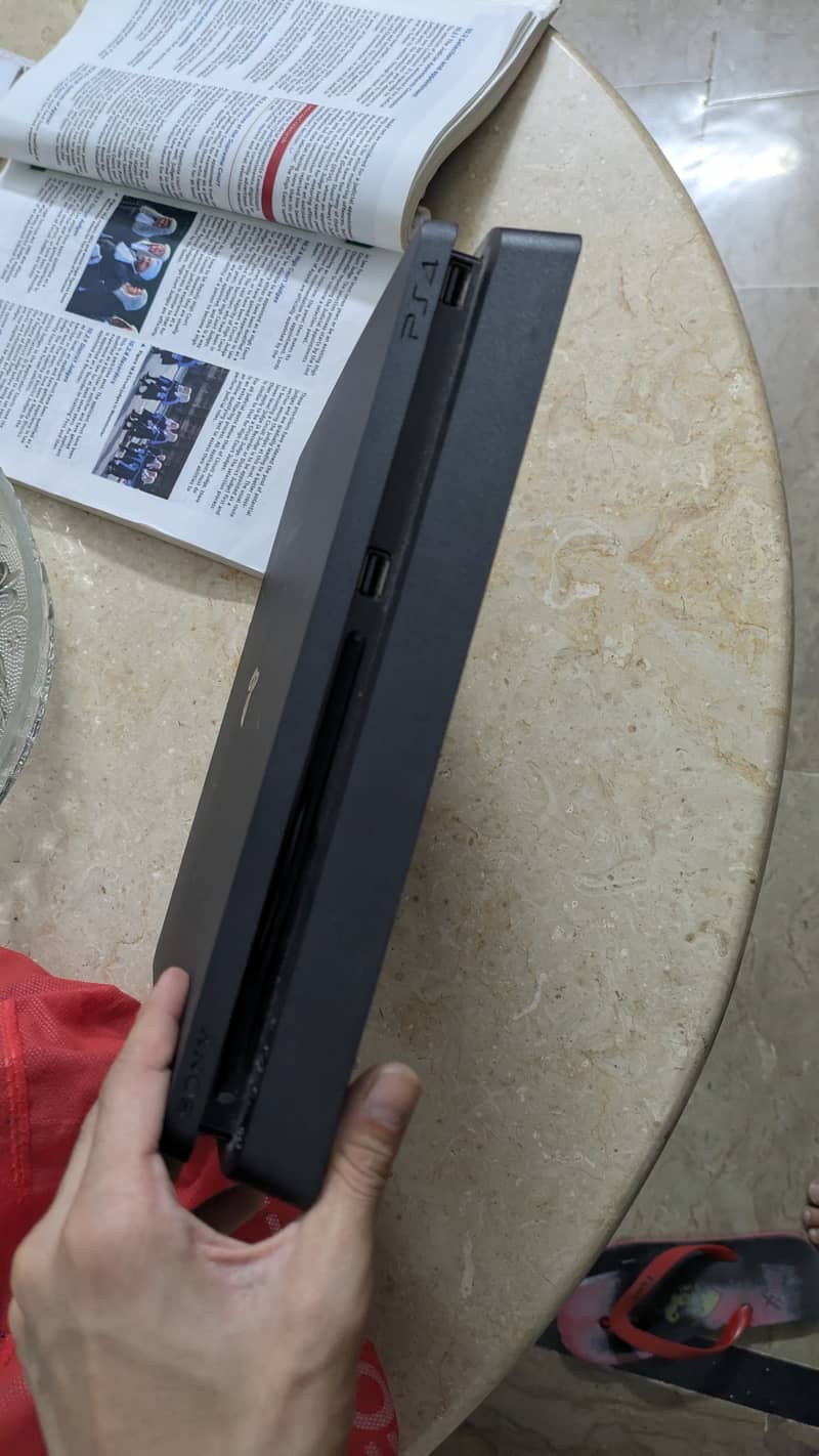 Ps 4 slim 2