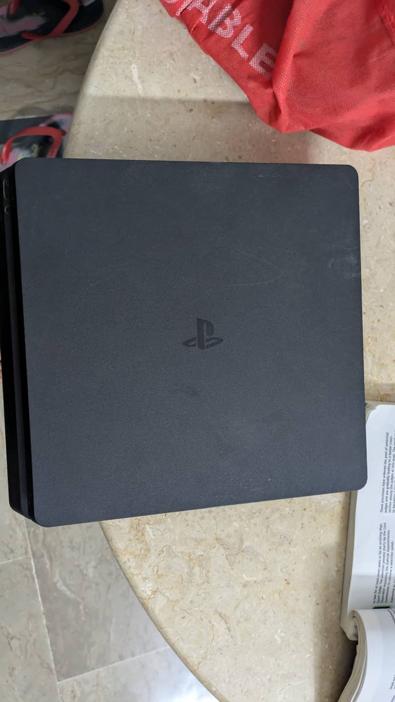 Ps 4 slim 3