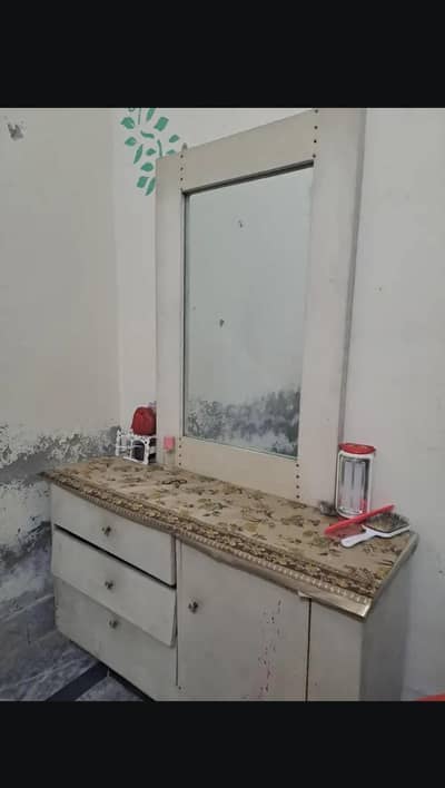 King size bad 2 side tabels and drasing tabel