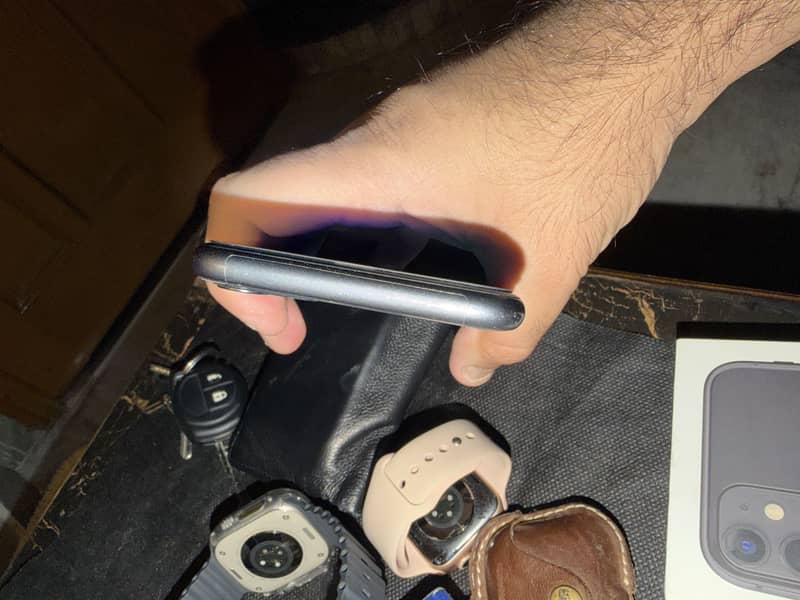 Apple iPhone 11 4