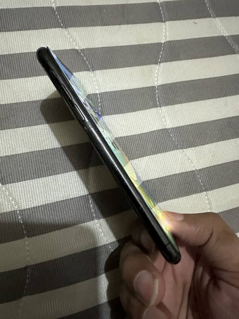 Apple iPhone X 3