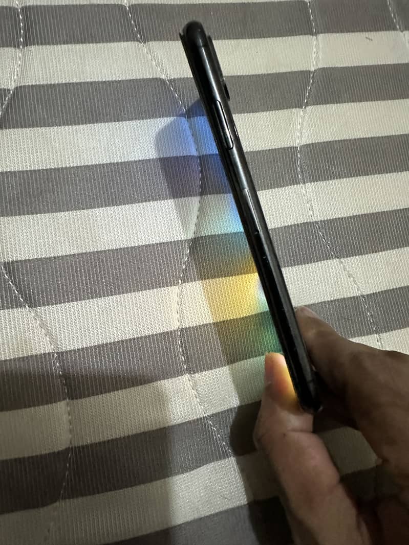 Apple iPhone X 4