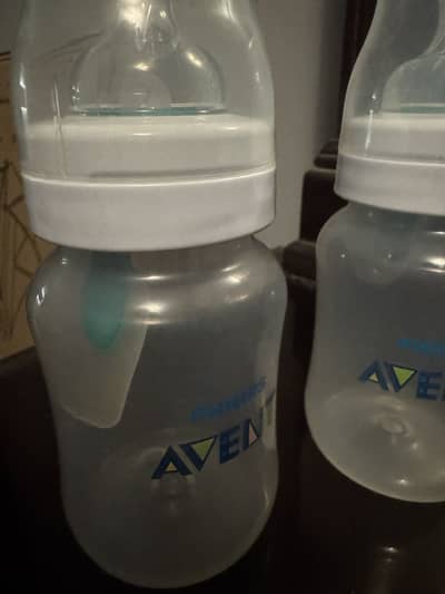 Avent anti colic feeders