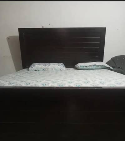 queen bed